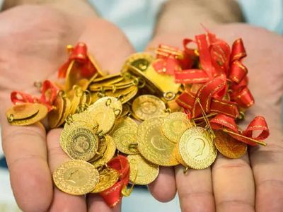 Vatandaşın güvenli limanı altın tahtını sallıyor! Son bir yılın en düşük seviyesini gördü! Uzmanlar art arda uyarıyor