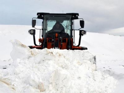 Vatandaşlar bu kez Mayıs’ta kapıdan baktı: Kar kalınlığı 10 metreye ulaştı