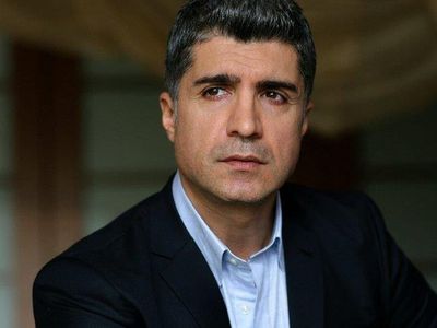 Velayet Savaşını Kaybeden Özcan Deniz Çareyi Aşkta Buldu! Ünlü Şarkıcı 23 Yaş Küçük Sevgilisiyle Kaçamakta Yakalandı