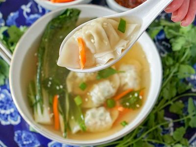 Wonton çorbası tarifi : en güzel ve lezzetli wonton çorbası nasıl yapılır? Wonton çorbası malzemeleri ve tarifi
