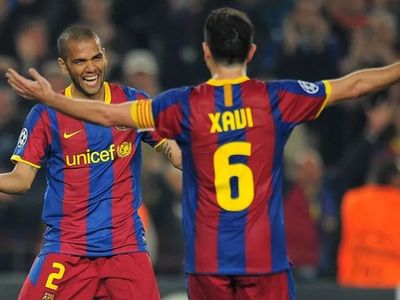 Xavi Hernandez Dani Alves'i Barcelona'ya Transfer Ediyor!