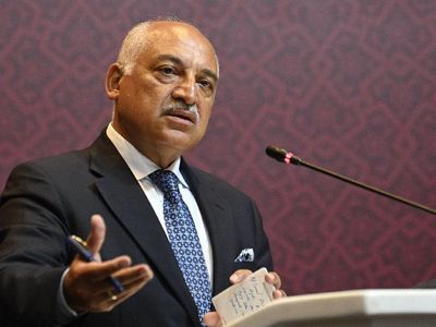 Yabancı oyuncu kuralı kalkıyor mu? Türk futbolunda büyük bir değişim yaşanabilir. TFF Başkanı Mehmet Büyükekşi yabancı oyuncu kuralı için komisyon kuracaklarını açıkladı