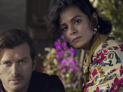 Yakamoz S-245 dizisinde Özge Özpirinçci krizi! Yapımcıdan veto yiyen ünlü oyuncu kutlama yemeğine bile gidemedi