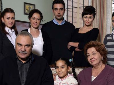 Yaprak Dökümü Oyuncusu Açıkladı: Gökçe Bahadır ve Fahriye Evcen Arasındaki Küslüğün Nedeni Ortaya Çıktı