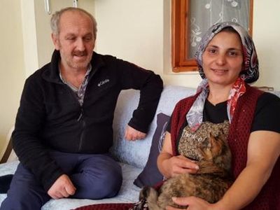 Yaramaz Kedi Yorganla Birlikte Çamaşır Makinesine Atıldı! İtfaiye Ekipleri Son Anda Kurtardı!