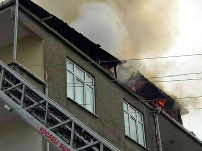 Yaşlı Çift Yemeği Ocakta Unuttu, Bütün Ev Kül Oldu!