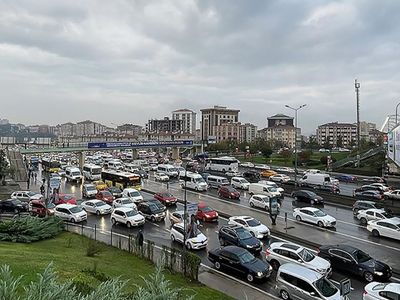 Yeni Haftanın Trafik Çilesi Başladı! Yağmur Sürücülere Zor Anlar Yaşattı