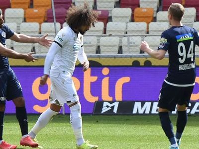 Yeni Malatyaspor, Kasımpaşa maçına damga vuran isim olan Sadık Çiftpınar'ı kadro dışı bıraktığını açıkladı!