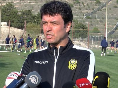 Yeni Malatyaspor Teknik Direktörü Cihat Arslan, Beşiktaş ve Galatasaray'ın Mustafa Esihellaç'ı transfer etmek istediğini açıkladı