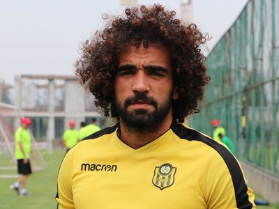 Yeni Malatyaspor'da taraftarlara yaptığı hareket nedeniyle kadro dışı bırakılan Sadık Çiftpınar, sosyal medya hesabından bir açıklama yaptı