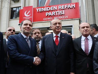 Yeniden Refah Partisi'nde büyük istifa: 37 üye AK Parti'ye geçti