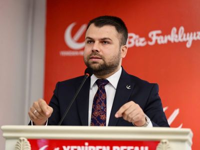 Yeniden Refahlı Fatih Müjdeci’den CHP’ye tepki: “Siyasetçiler millet için bedel öder, millet siyasetçiler için değil”