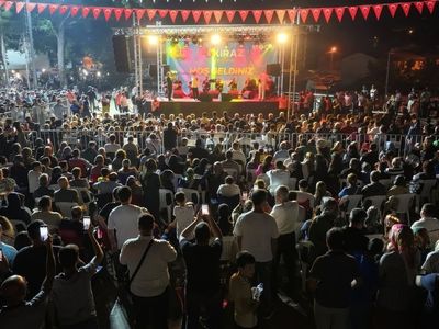Yeşilyurt kültür, spor ve kiraz festivalinde türkü dolu gece