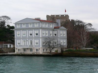 Yıkım kararı tartışma yarattı: Boğaz'da tarihi yalının kaçak inşaatı…
