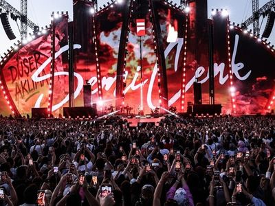 Yıldız Tilbe ve Semicenk, İstanbul Festivali'nde Unutulmaz Bir Konser Verdi