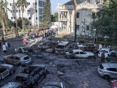 Yine hastaneyi hedef aldılar: İsrail’in gözünü kan bürüdü