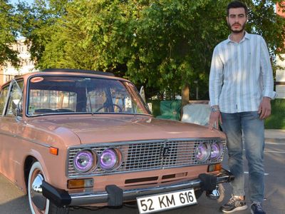 Yıpranmış durumda satın aldığı otomobile 90 bin TL'lik restorasyon! Gören bir daha dönüp bakıyor