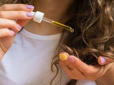 Yıpranmış ve yanmış saçlara ne iyi gelir? Zarar görmüş saç nasıl, ne kadar zamanda düzelir? Evde doğal ve bitkisel yöntemlerle yapılabilecek yıpranmış saçı onarıcı çözümler