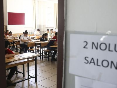YKS’de ikinci raund başladı: Milyonlarca aday Alan Yeterlilik Testleri oturumuna girdi
