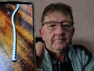 Yolda 2 Milyon Değerinde Pırlanta Kolye Buldu! Sahibine Teslim Etmesi İle Örnek Davranış Sergiledi