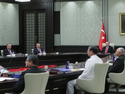 Yüksek Askeri Şura'da beklenilen kararlar açıklandı! Genelkurmay Başkanı Orgeneral Yaşar Güler'in görev süresi uzatılmasıyla 32 yıl sonra bir ilk yaşandı