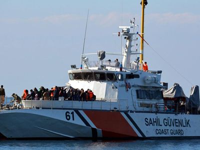 Yunanistan Mültecilerden Kurtulmaya Çalışıyor!