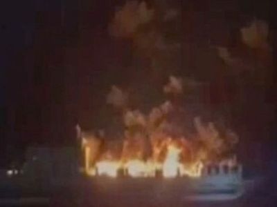 Yunanistan'da Yangın Paniği! Çıkan Yangın 288 Kişiyi Gemiye Hapsetti