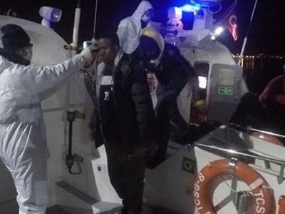 Yunanistan'ın Ölüme Terk Ettiği 35 Göçmen Kurtarıldı