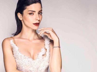 Yüzüğünü paylaştı ortalığı karıştırdı: Merve Boluğur evleniyor mu?