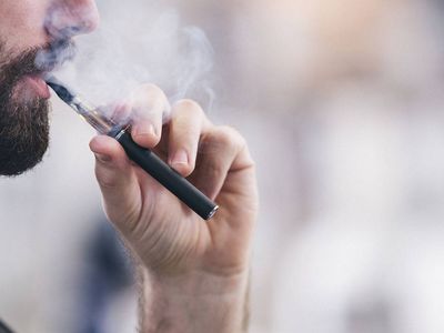 Zararsız Olarak Kullanılan Elektronik Sigaralardaki Büyük Tehlike!