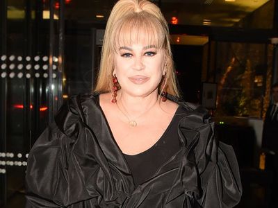 Zerrin Özer Aldığı Haberle Yıkıldı