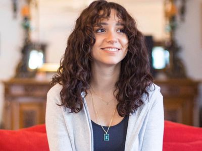 Zeynep Bastık İle Sevgilisi Parayı Vurdu!