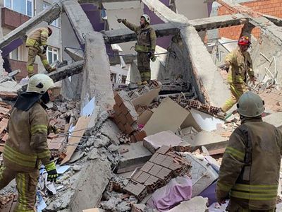 Zeytinburnu Belediyesi'nden Çöken Binayla İlgili Açıklama Geldi
