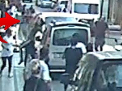 Zeytinburnu'nda balkondan düşen çocuğu resmen havada yakaladılar! Saniye saniye görüntülendi