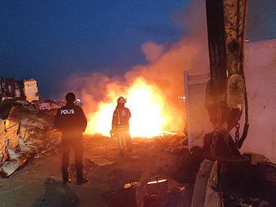 Zeytinburnu'nda Söküm Çalışması Yapılan Gemide Yangın Çıktı