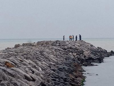 Zonguldak’ta Limanda Yarı Çıplak Bekleyen Bir Gence Ekipler Müdahale Etti