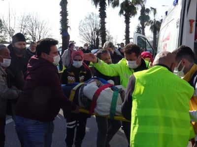 Zonguldak’ta Otomobilin Çarptığı Kadın Metrelerce Fırladı