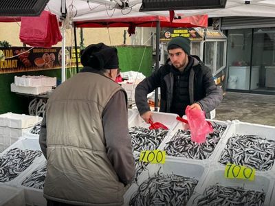 Zonguldak’ta Sevgililer Günü’ne özel hamsi indirimi