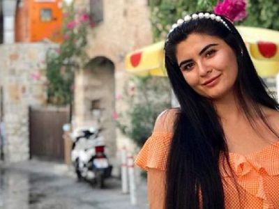 Zuhal Topal ile meşhur olan Hanife bikinili fotoğrafları ile boy gösterdi