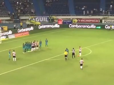 34 Yaşındaki Kaleci Frikikten Gol Attı
