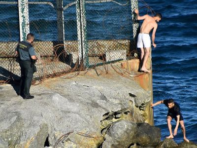 5 Bin Faslı Düzensiz Göçmenin İspanya'ya Yüzerek Göçü Başladı