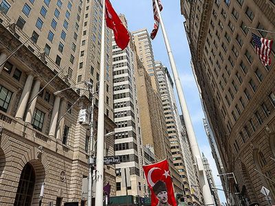 ABD'nin New York Şehrinde Türk Bayrağı Göklere Çekildi!
