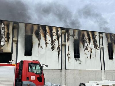 Afyonkarahisar’da geri dönüşüm fabrikası alevlere teslim oldu!
