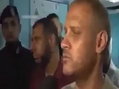 Ailesini Saldırılarda Kaybeden Filistinli Babanın Dirayeti Yürekleri Yaktı