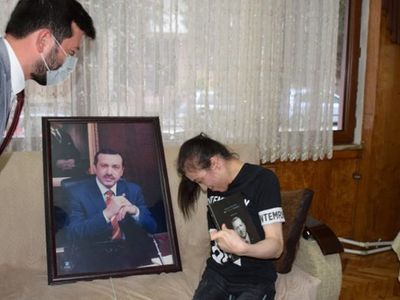 AK Partili Gençler, Cumhurbaşkanı Erdoğan Hayranı Engelli Genci Sevindirdi