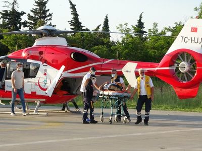 Ambulans Helikopter Ağaçtan Düşen Vatandaşın Yardımına Koştu