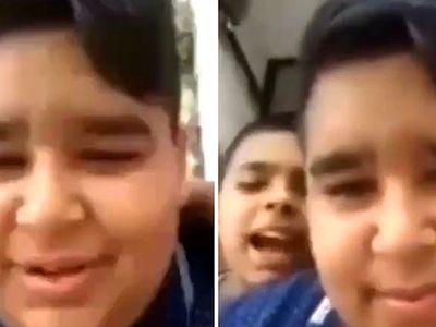 'Andımızı Okur musun?' Sorusuna 'Şey mi Dostum?' Diyerek Şarkı Söylemeye Başlayan Çocuk