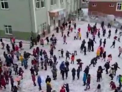 Ankara'da Öğrencilerin Kar Eğlencesi