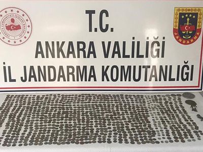 Ankara’da Tarihi Eser Operasyonu: 1016 Sikke, At Heykeli ve Yüzük Ele Geçirildi