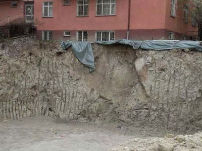 Ankara'da Toprak Kayması Sonrası Bir Apartman Tahliye Edildi